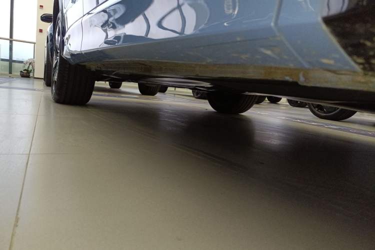 Used Volkswagen Tiguan L 2024 PRO 380TSI Four-Wheel Drive R-Line Smart Edition Right Side Sill