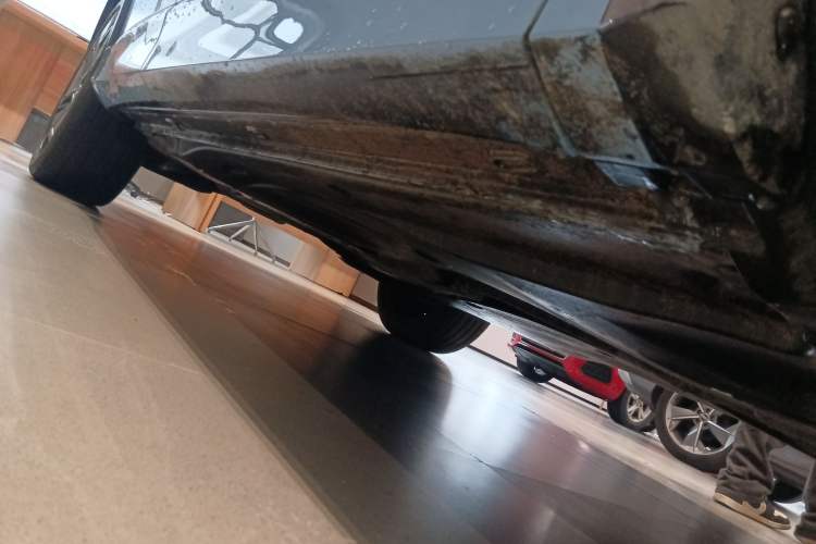 Used Volkswagen Tiguan L 2024 PRO 380TSI Four-Wheel Drive R-Line Smart Edition Right Side Sill