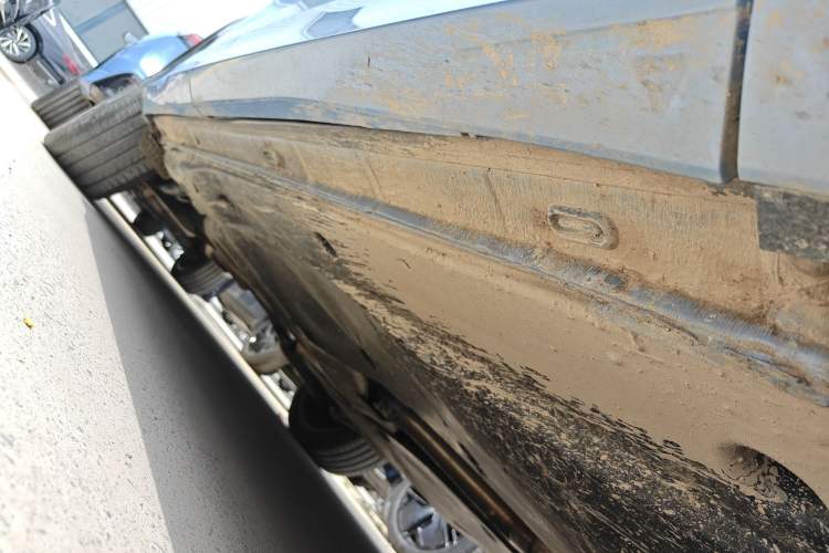 Used Volkswagen Tiguan L 2024 PRO 380TSI Four-Wheel Drive R-Line Prestige Edition Right Side Sill