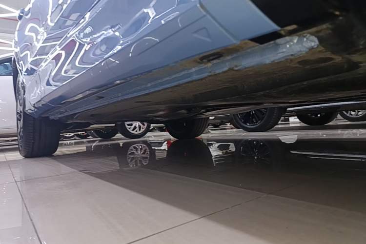 Used Volkswagen Tiguan L 2024 PRO 380TSI Four-Wheel Drive R-Line Prestige Edition Right Side Sill