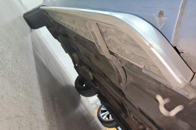 Used Volkswagen Tiguan L 2024 PRO 380TSI Four-Wheel Drive R-Line Prestige Edition Right Side Sill