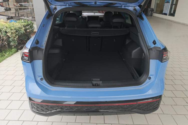 Used Volkswagen Tiguan L 2024 PRO 380TSI Four-Wheel Drive R-Line Prestige Edition Trunk