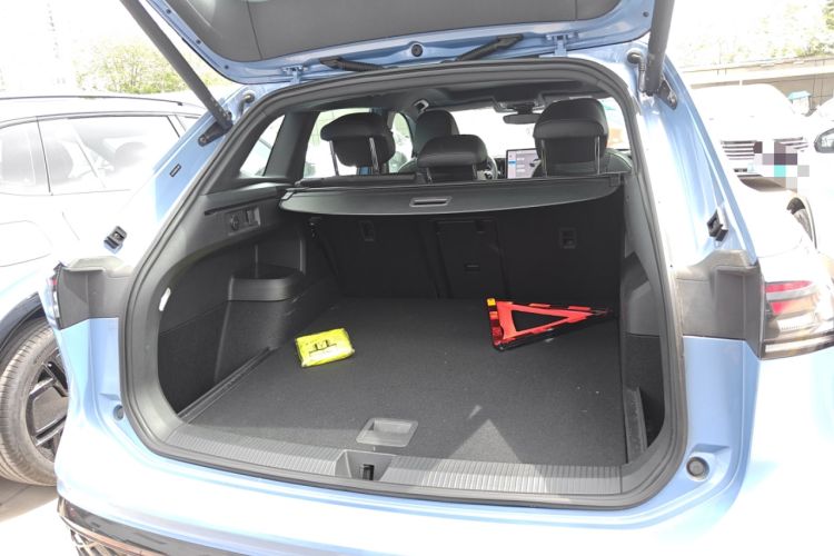 Used Volkswagen Tiguan L 2024 PRO 380TSI Four-Wheel Drive R-Line Prestige Edition Trunk
