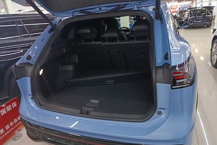 Used Volkswagen Tiguan L 2024 PRO 380TSI Four-Wheel Drive R-Line Prestige Edition Trunk