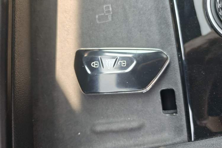 Used Volkswagen Tiguan L 2024 PRO 380TSI Four-Wheel Drive R-Line Prestige Edition Vehicle Key
