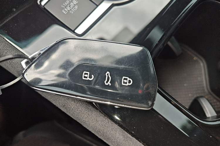 Used Volkswagen Tiguan L 2024 PRO 380TSI Four-Wheel Drive R-Line Prestige Edition Vehicle Key