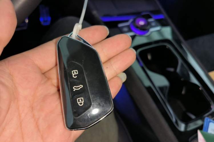 Used Volkswagen Tiguan L 2024 PRO 380TSI Four-Wheel Drive R-Line Prestige Edition Vehicle Key