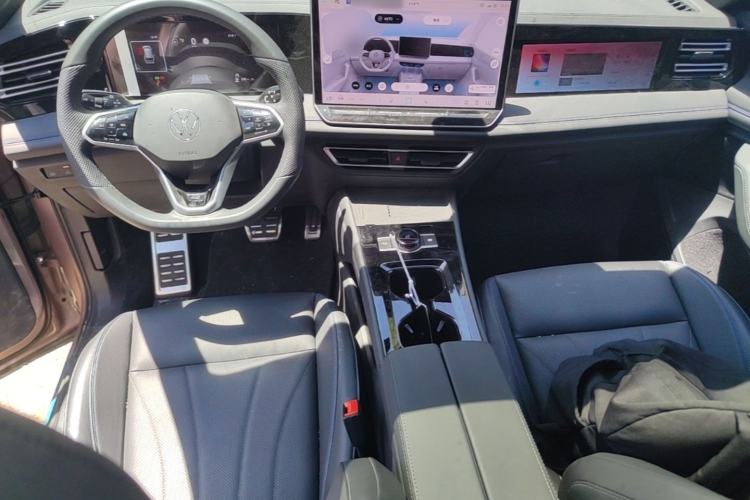 Used Volkswagen Tiguan L 2024 PRO 330TSI Two-Wheel Drive R-Line Smart Edition Center Console
