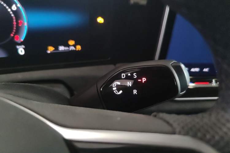 Used Volkswagen Tiguan L 2024 PRO 380TSI Four-Wheel Drive R-Line Prestige Edition Gear Lever