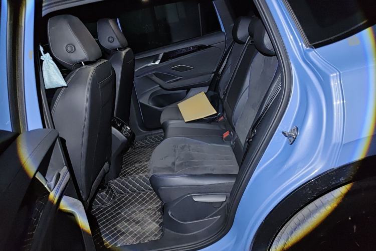 Used Volkswagen Tiguan L 2024 PRO 380TSI Four-Wheel Drive R-Line Prestige Edition Left Rear Seat