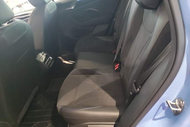 Used Volkswagen Tiguan L 2024 PRO 380TSI Four-Wheel Drive R-Line Prestige Edition Left Rear Seat