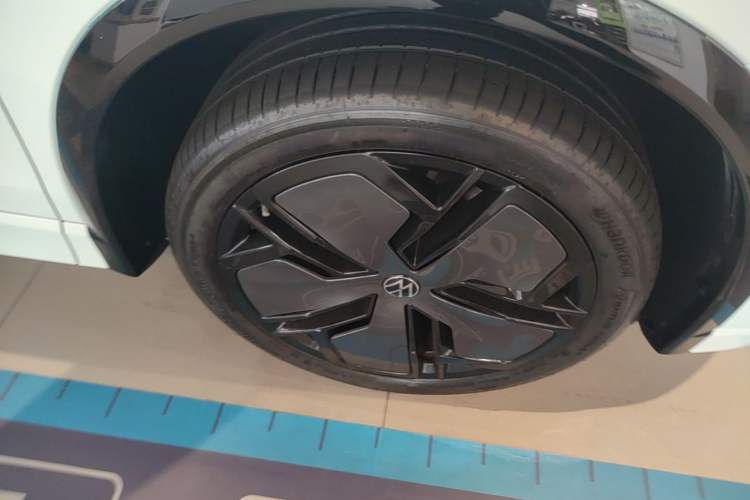Used Volkswagen Tiguan L 2024 PRO 380TSI Four-Wheel Drive R-Line Prestige Edition Right Front Wheel Hub
