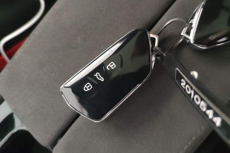 Used Volkswagen Tiguan L 2024 PRO 380TSI Four-Wheel Drive R-Line Prestige Edition Vehicle Key