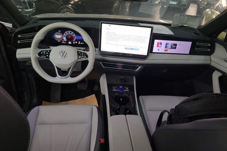 Used Volkswagen Tiguan L 2024 PRO 330TSI Two-Wheel Drive Smart Edition Audio And AC Panel