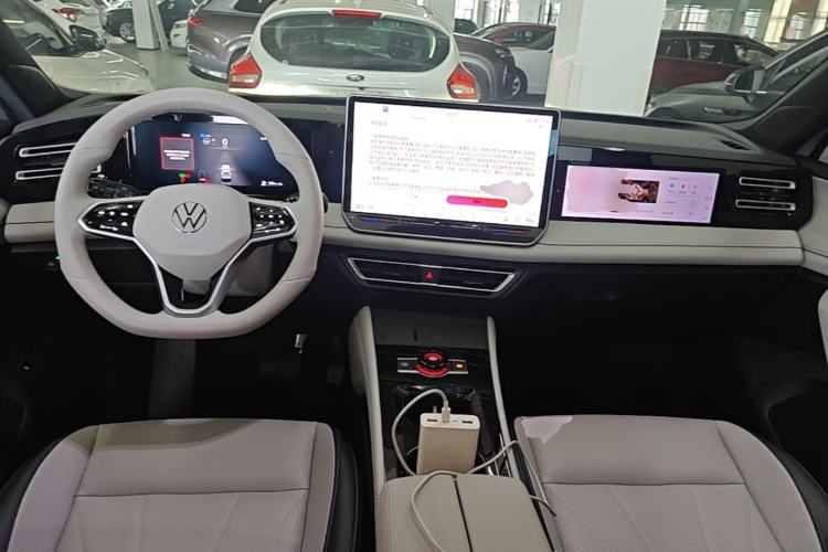 Used Volkswagen Tiguan L 2024 PRO 330TSI Two-Wheel Drive Smart Edition Center Console