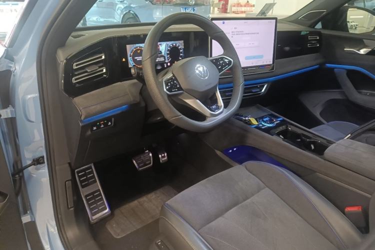 Used Volkswagen Tiguan L 2024 PRO 380TSI Four-Wheel Drive R-Line Prestige Edition Center Console