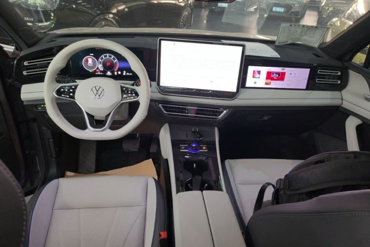 Used Volkswagen Tiguan L 2024 PRO 330TSI Two-Wheel Drive Smart Edition Center Console