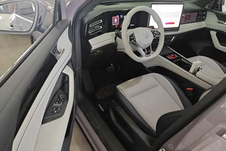 Used Volkswagen Tiguan L 2024 PRO 330TSI Two-Wheel Drive Smart Edition Driver Seat