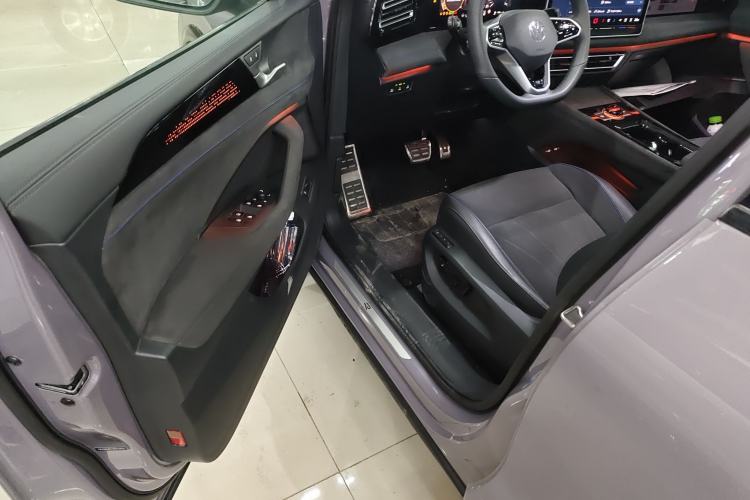 Used Volkswagen Tiguan L 2024 PRO 330TSI Two-Wheel Drive R-Line Prestige Edition Driver Seat