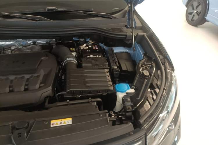 Used Volkswagen Tiguan L 2024 PRO 380TSI Four-Wheel Drive R-Line Prestige Edition Engine Bay Left