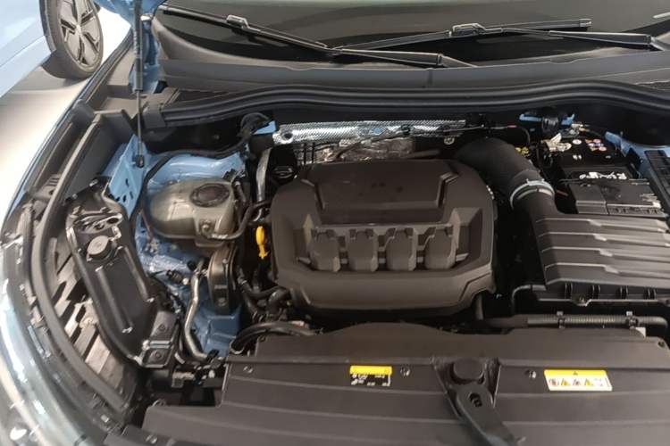 Used Volkswagen Tiguan L 2024 PRO 380TSI Four-Wheel Drive R-Line Prestige Edition Engine Bay Right
