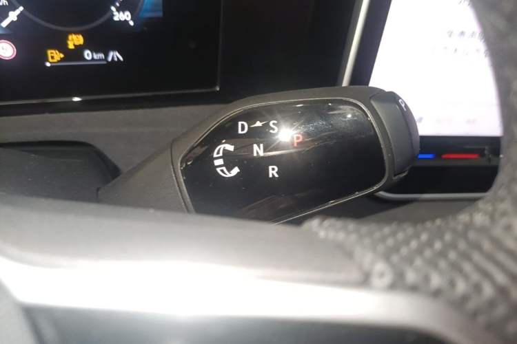 Used Volkswagen Tiguan L 2024 PRO 380TSI Four-Wheel Drive R-Line Prestige Edition Gear Lever