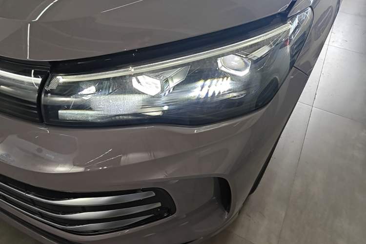 Used Volkswagen Tiguan L 2024 PRO 330TSI Two-Wheel Drive Smart Edition Left Front Headlight