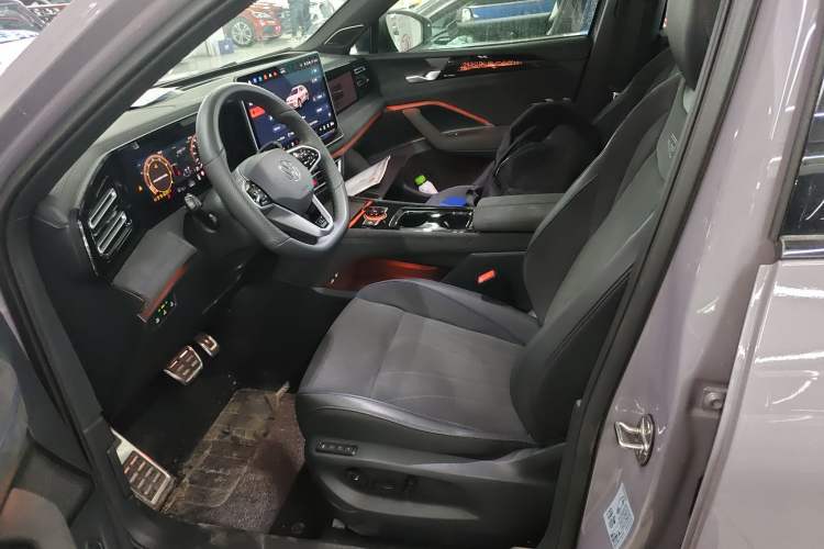 Used Volkswagen Tiguan L 2024 PRO 330TSI Two-Wheel Drive R-Line Prestige Edition Left Front Seat