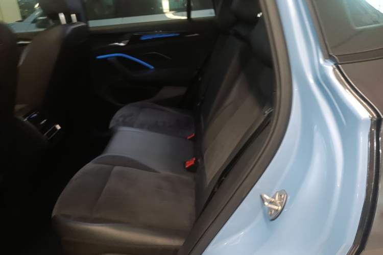 Used Volkswagen Tiguan L 2024 PRO 380TSI Four-Wheel Drive R-Line Prestige Edition Left Rear Seat