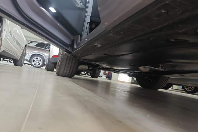 Used Volkswagen Tiguan L 2024 PRO 330TSI Two-Wheel Drive Smart Edition Left Side Sill