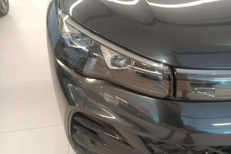 Used Volkswagen Tiguan L 2024 PRO 380TSI Four-Wheel Drive R-Line Prestige Edition Right Front Headlight