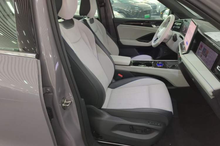 Used Volkswagen Tiguan L 2024 PRO 330TSI Two-Wheel Drive Smart Edition Right Front Seat