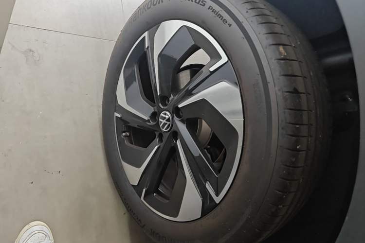 Used Volkswagen Tiguan L 2024 PRO 330TSI Two-Wheel Drive Smart Edition Right Rear Wheel Hub