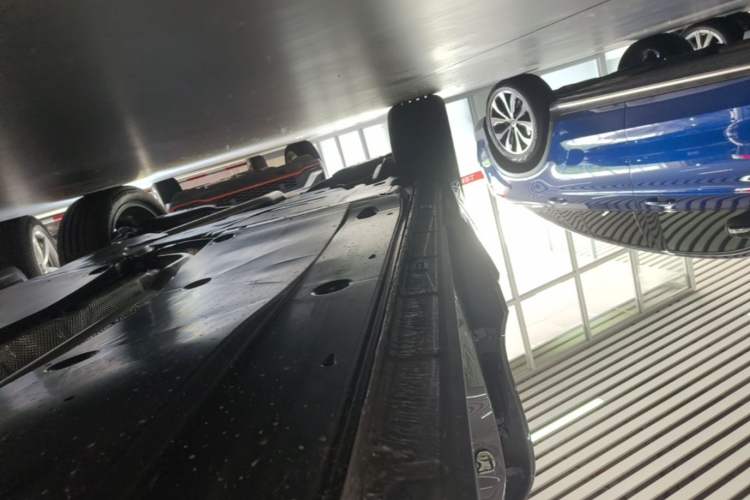 Used Volkswagen Tiguan L 2024 PRO 330TSI Two-Wheel Drive Smart Edition Right Side Sill