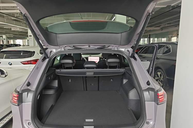 Used Volkswagen Tiguan L 2024 PRO 330TSI Two-Wheel Drive Smart Edition Trunk
