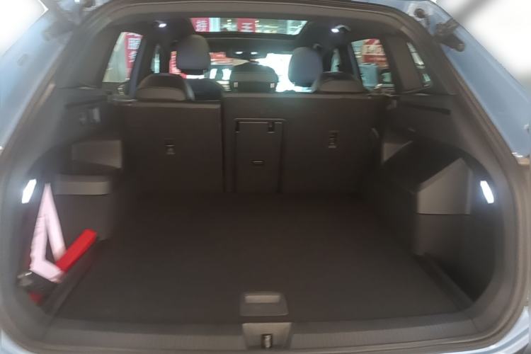 Used Volkswagen Tiguan L 2024 PRO 380TSI Four-Wheel Drive R-Line Prestige Edition Trunk