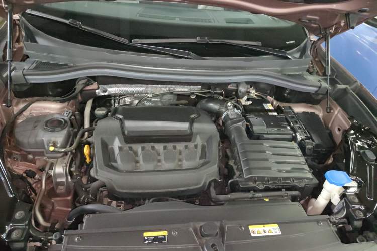 Used Volkswagen Tiguan L 2024 PRO 330TSI Two-Wheel Drive R-Line Smart Edition Engine Bay