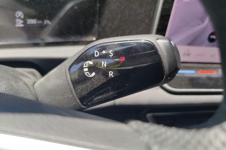 Used Volkswagen Tiguan L 2024 PRO 330TSI Two-Wheel Drive R-Line Smart Edition Gear Lever