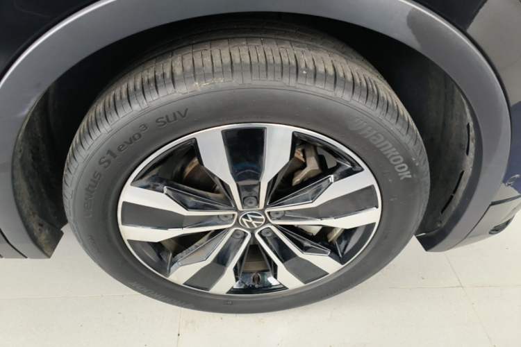 Used Volkswagen Tiguan L 2024 330TSI Automatic Two-Wheel Drive R-Line Enhanced Edition Exterior 4