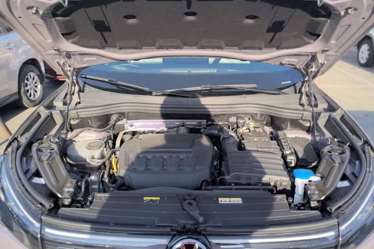 Used Volkswagen Tiguan L 2024 PRO 330TSI Two-Wheel Drive R-Line Smart Edition Engine Bay
