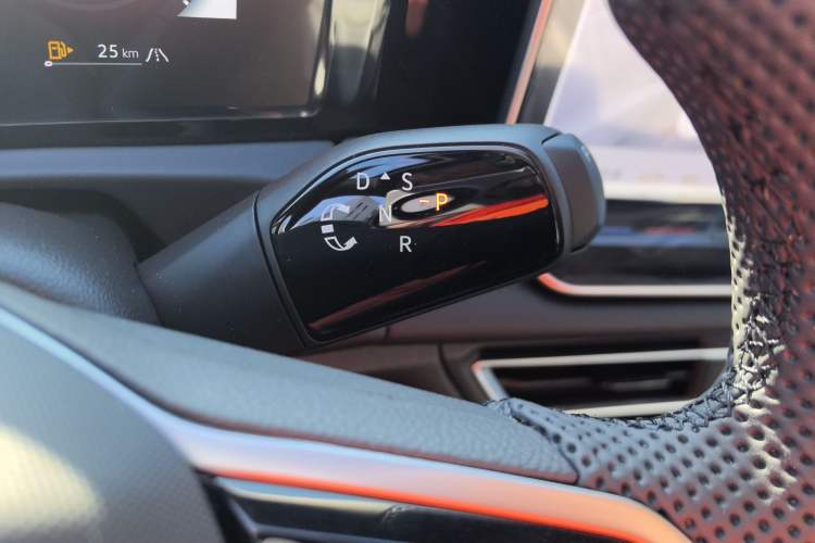 Used Volkswagen Tiguan L 2024 PRO 330TSI Two-Wheel Drive R-Line Smart Edition Gear Lever