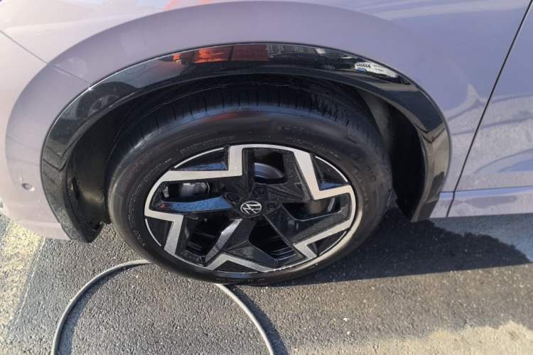 Used Volkswagen Tiguan L 2024 PRO 330TSI Two-Wheel Drive R-Line Smart Edition Left Front Wheel Hub