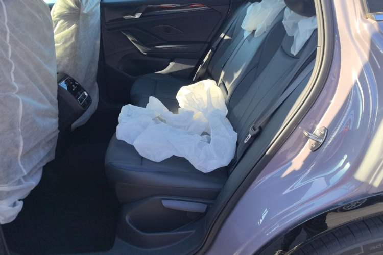 Used Volkswagen Tiguan L 2024 PRO 330TSI Two-Wheel Drive R-Line Smart Edition Left Rear Seat