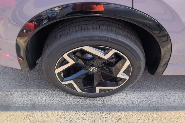 Used Volkswagen Tiguan L 2024 PRO 330TSI Two-Wheel Drive R-Line Smart Edition Right Rear Wheel Hub