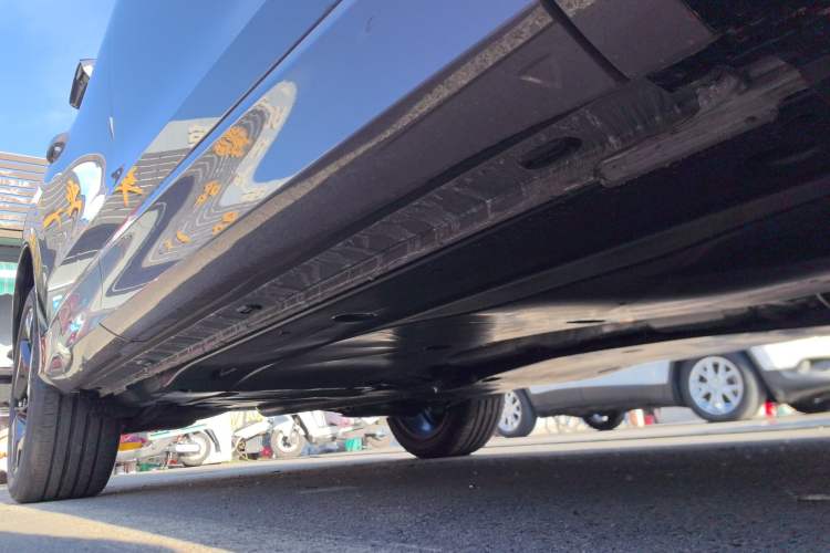 Used Volkswagen Tiguan L 2024 PRO 330TSI Two-Wheel Drive R-Line Smart Edition Right Side Sill