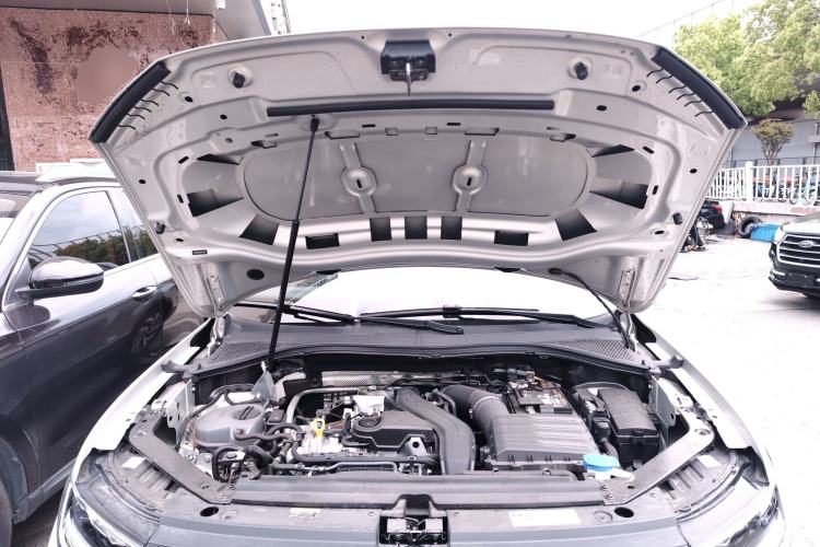 Used Volkswagen Tiguan L 2024 Outstanding Model 300TSI Automatic Two-Wheel Drive Longteng Edition Engine Bay