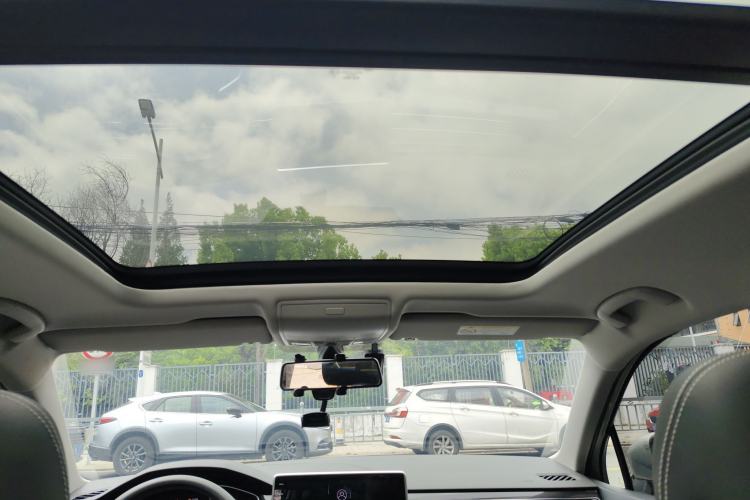 Used Volkswagen Tiguan L 2024 Outstanding Model 300TSI Automatic Two-Wheel Drive Longteng Edition Headliner