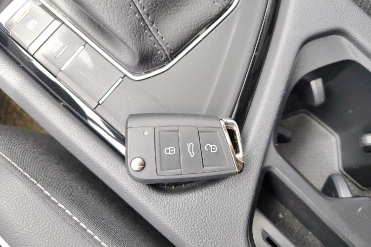 Used Volkswagen Tiguan L 2024 Outstanding Model 300TSI Automatic Two-Wheel Drive Longteng Edition Interior 1