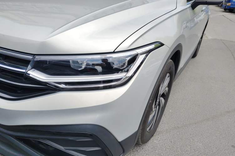 Used Volkswagen Tiguan L 2024 Outstanding Model 300TSI Automatic Two-Wheel Drive Longteng Edition Left Front Headlight