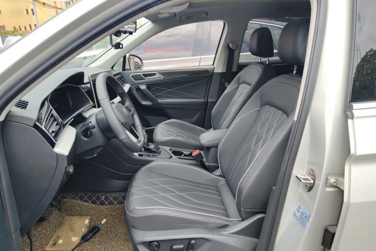 Used Volkswagen Tiguan L 2024 Outstanding Model 300TSI Automatic Two-Wheel Drive Longteng Edition Left Front Seat